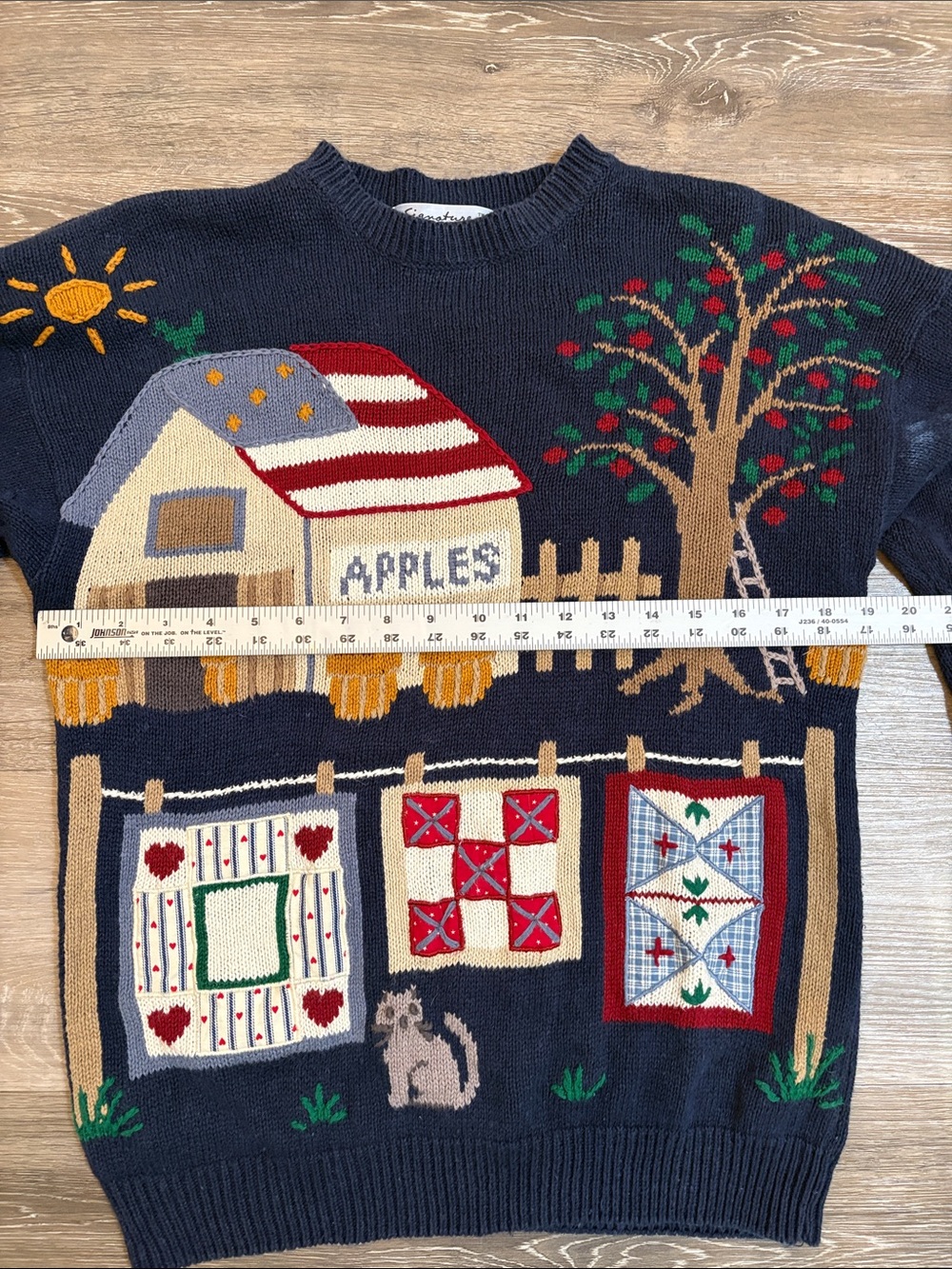 Vintage Northern Isles Navy Crewneck Sweater with Apple Barn and Quilt Motifs - Picture 10 of 14